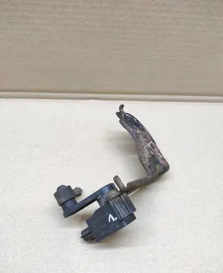 Renault Laguna III Front air suspension height level sensor 538103609R 10244