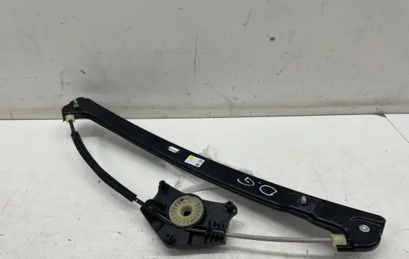 Rear window lifting mechanism without motor