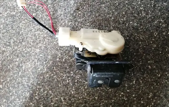 Mazda Premacy Tailgate/trunk/boot lock/catch/latch