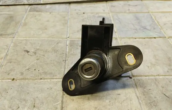 Opel Omega B2 Tailgate exterior lock 