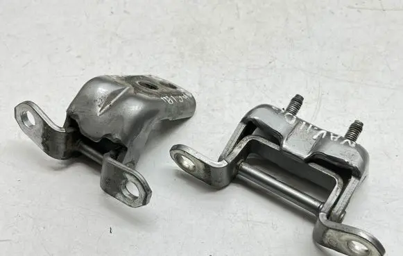 Nissan Navara D23 Rear door hinge set AD17242