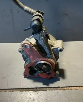 Opel Vivaro Vacuum pump 8200520476 D169UJ 5204705007