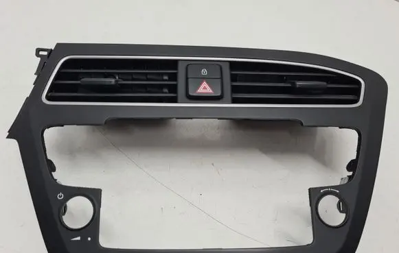 Hyundai i20 (GB IB) Dash center air vent grill 84740C8