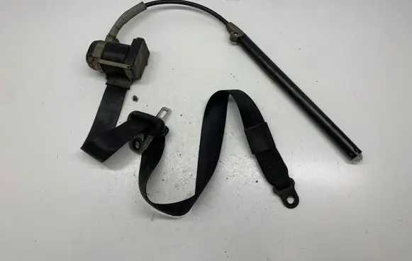 Volkswagen PASSAT B4 Front seatbelt 3A0857705A