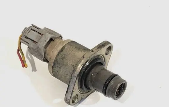 Toyota Corolla E120 E130 Fuel pressure regulator 