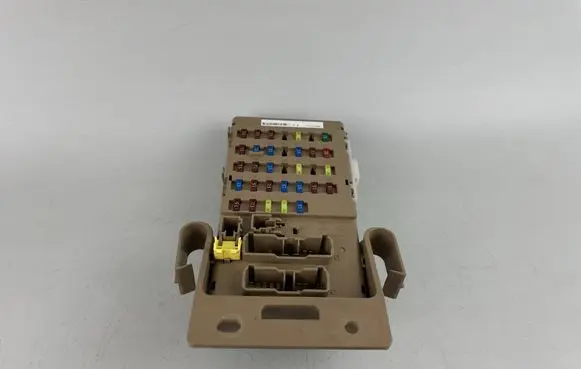 Subaru Outback Fuse module 82201AJ00A