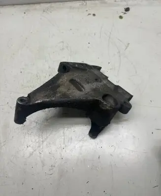 Engine mounting bracket
