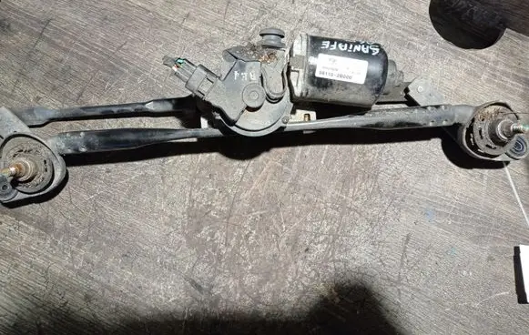 Hyundai Santa Fe Front wiper linkage and motor 981102B000