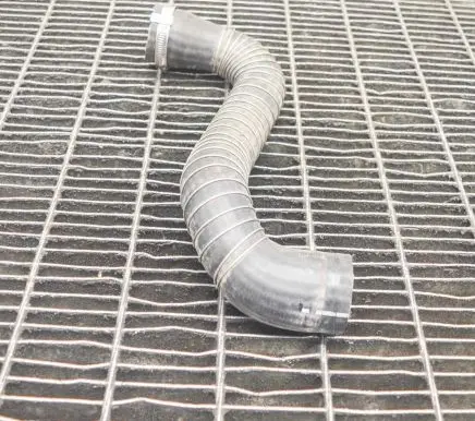 Land Rover Discovery 4 - LR4 Intercooler hose/pipe AH229F072AD