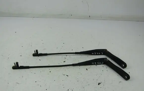 Opel Astra H Front wiper blade arm 