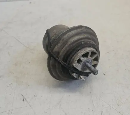Engine mount bracket