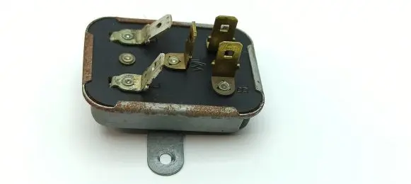 Jaguar XJS Hazard warning light relay LFS1001 LFS1000