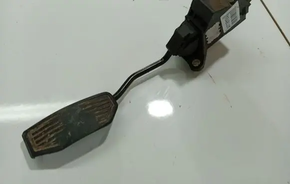 Toyota Avensis T270 Accelerator throttle pedal 7811005021