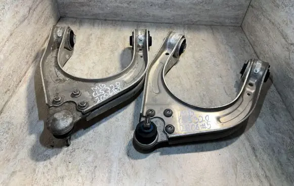 Mercedes-Benz CLS C219 Front lower control arm/wishbone 