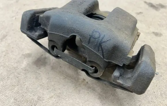 BMW 3 E46 Front brake caliper 34116758113 6758113 34106758104