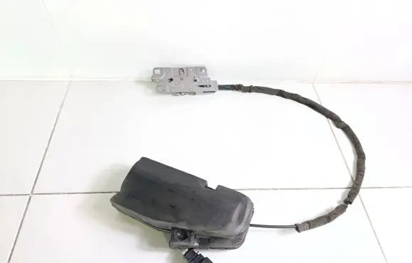 Audi A8 S8 D3 4E Tailgate lock latch 4E0827383