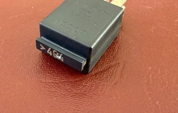 Volkswagen Polo IV 9N3 Other relay 7M0951253C 0332201102