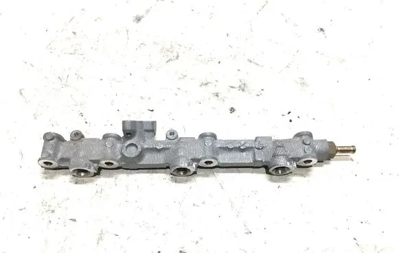 Lexus IS 220D-250-350 Fuel distributor 