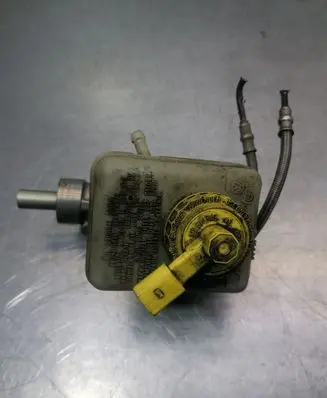 Volkswagen Golf IV Master brake cylinder 21027099 L481402