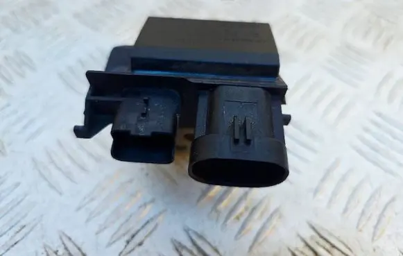 Citroen C4 II Coolant fan relay 9673999980