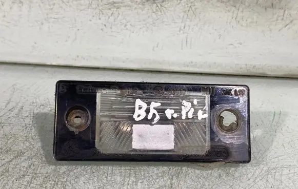 Volkswagen PASSAT B5.5 Number plate light 1j5943021a