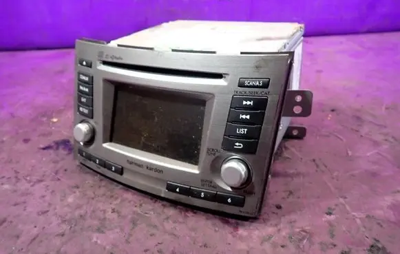 Subaru Outback Radio/CD/DVD/GPS head unit 
