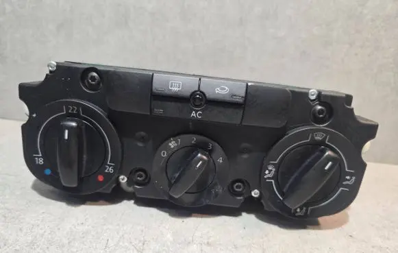 Volkswagen Tiguan Climate control unit 5M2820045A