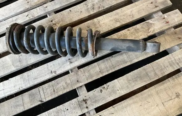 Isuzu D-Max Front shock absorber/damper