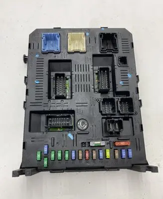 Peugeot 407 Fuse module 9661940180 216761594 F01822198
