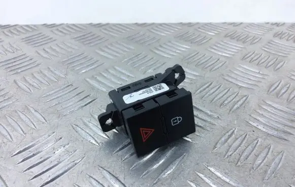 Hyundai i20 (BC3 BI3) Hazard light switch 93790Q0000