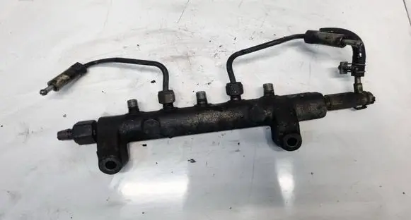 Nissan X-Trail T30 Fuel main line pipe 