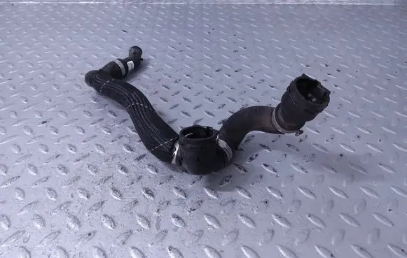 BMW 1 F40 Engine coolant pipe/hose 8631942