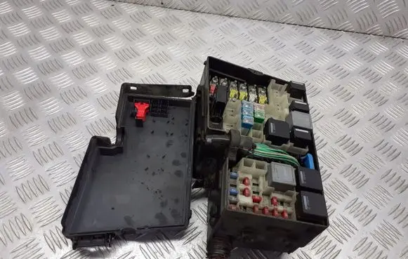 Ford C-MAX I Fuse box cover 3M5T-14A142-AB