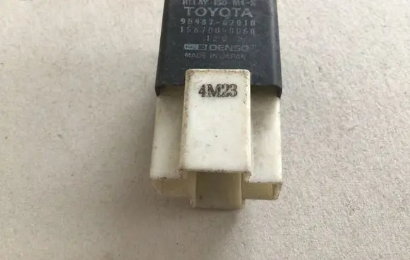 Toyota Avensis T220 Other relay 9098702010