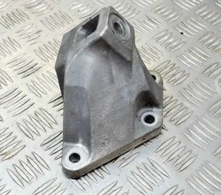 BMW 5 F10 F11 Engine mounting bracket 73681310 6775904