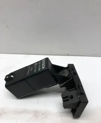 Volkswagen PASSAT B6 Glow plug pre-heat relay 038907281D
