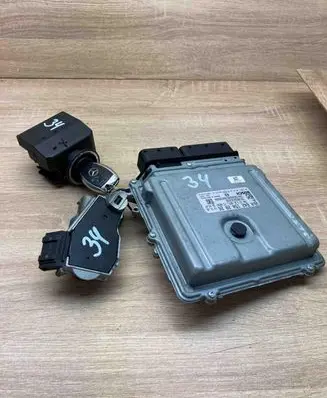 Mercedes-Benz E W211 Engine ECU kit and lock set A6421502826 A2115452308