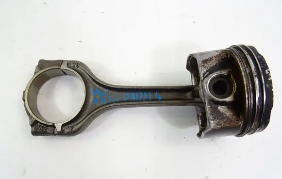 Volkswagen Golf VII Piston with connecting rod