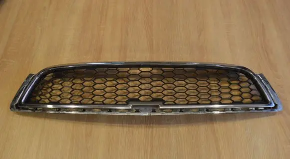 Seat Ibiza II (6k) Front bumper upper radiator grill S215