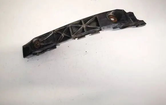 Rear bumper mounting bracket