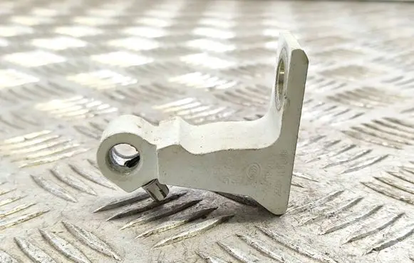 Volkswagen Golf VII Front door lower hinge 8k0831402k