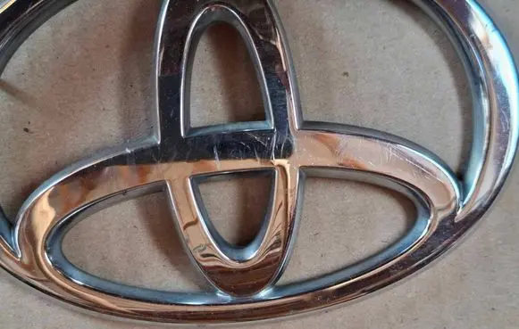 Toyota Corolla Verso E121 Manufacturers badge/model letters 