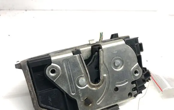BMW 5 E60 E61 Front door lock 7167071