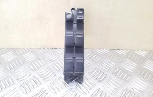 Nissan X-Trail T30 Electric window control switch