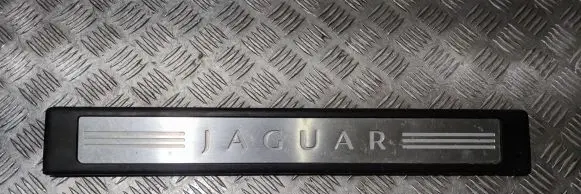 Jaguar XF X250 Front sill trim cover 8X2313201A
