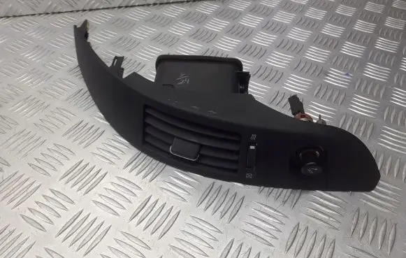 Toyota Corolla Verso E121 Dashboard air vent grill cover trim 55660-64010