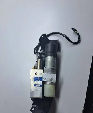 BMW 5 E60 E61 Tailgate hydraulic pump motor HB70401002 7111867