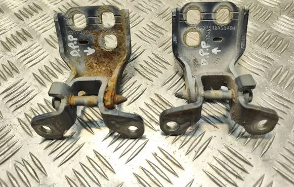 Chrysler Pacifica Front door hinge set 