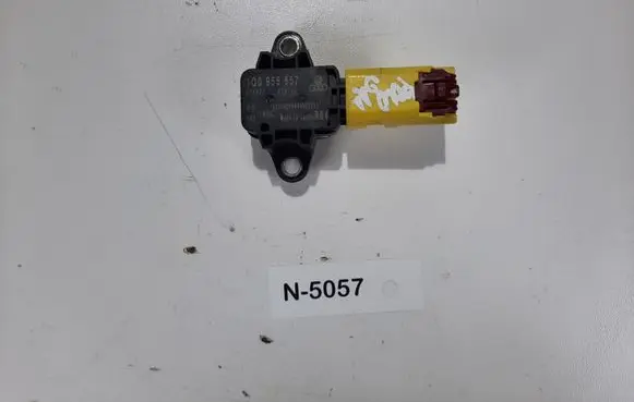Volkswagen Polo V 6R Airbag deployment crash/impact sensor 1Q0955557
