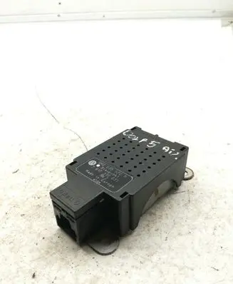 Volkswagen Golf V Aerial antenna amplifier 5M0035570B 7617310031